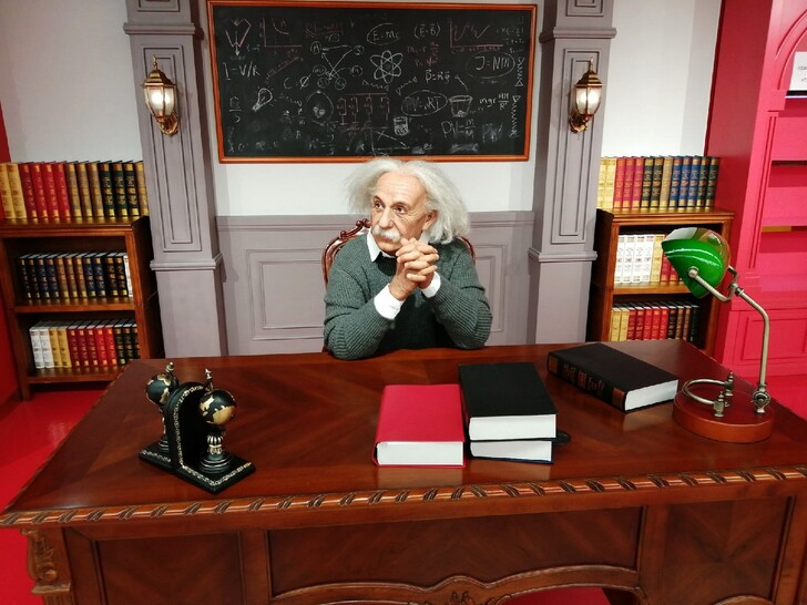А. Эйнштейн из музея «Дежавю»