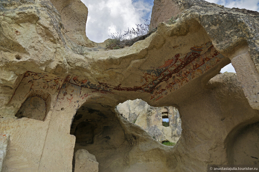 Удивительная Каппадокия: первые христиане, фантастические фрески и домики для фей
