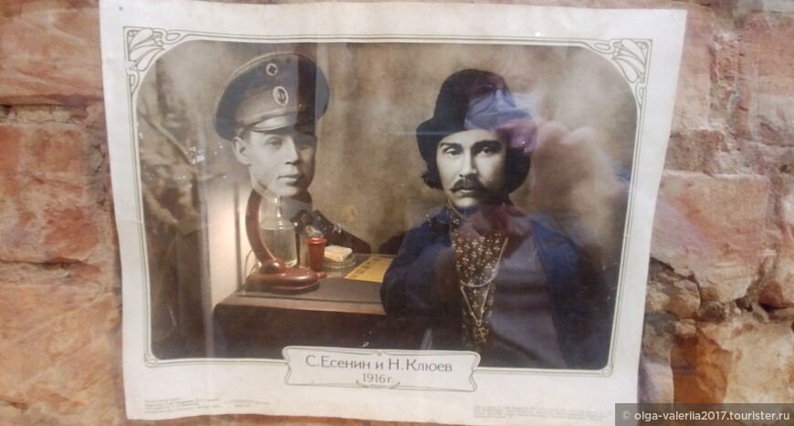 Сергей Есенин и поэт Николай Клюев. Клюев был арестован и впоследствии расстрелян .