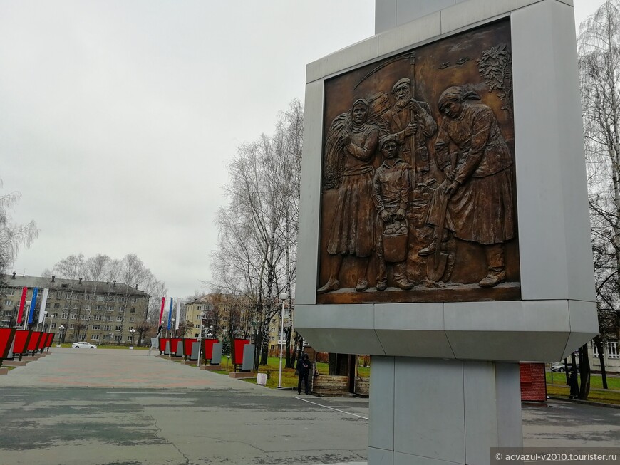 На площади Победы, в Сквере воинов-десантников призванных из Марий Эл...