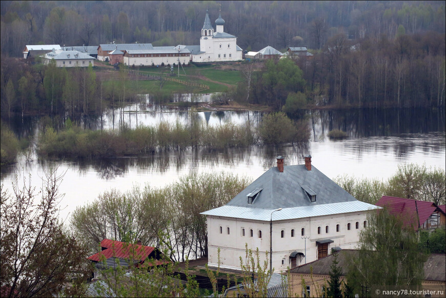 Вид на Гороховец, Клязьму и Знаменский женский монастырь на другом берегу