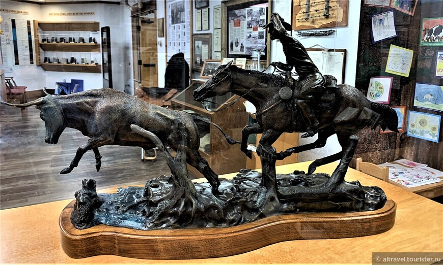 Скульптура в визитор-центре в Уотфорд Сити, посвященная массовому перегону скота в этот регион во второй половине 19-го века.