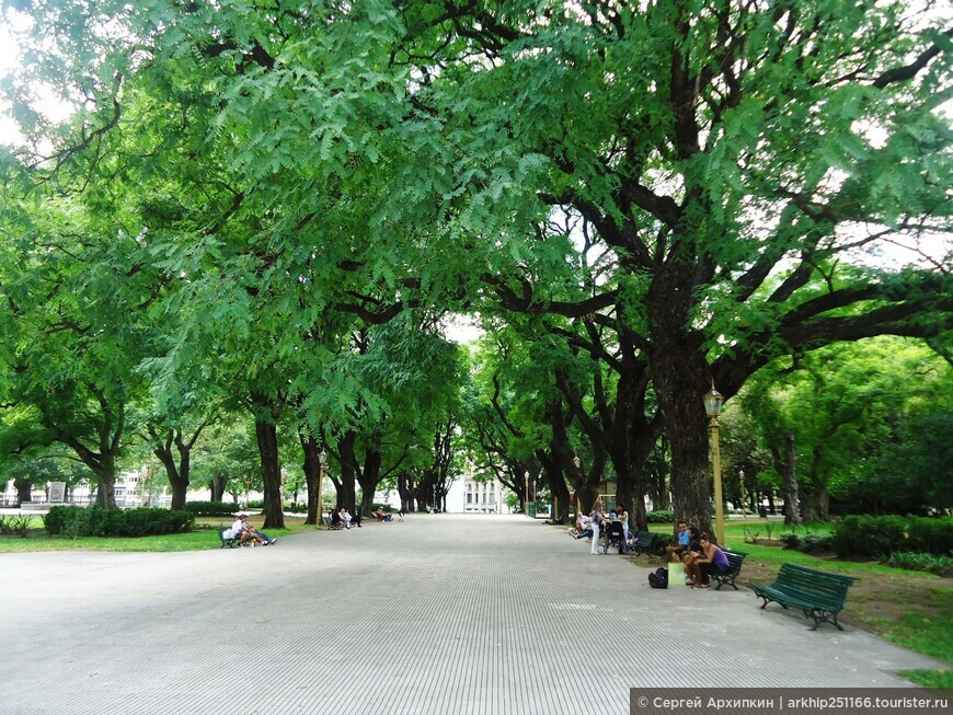 Парк Свободы в центре Буэнос-Айреса