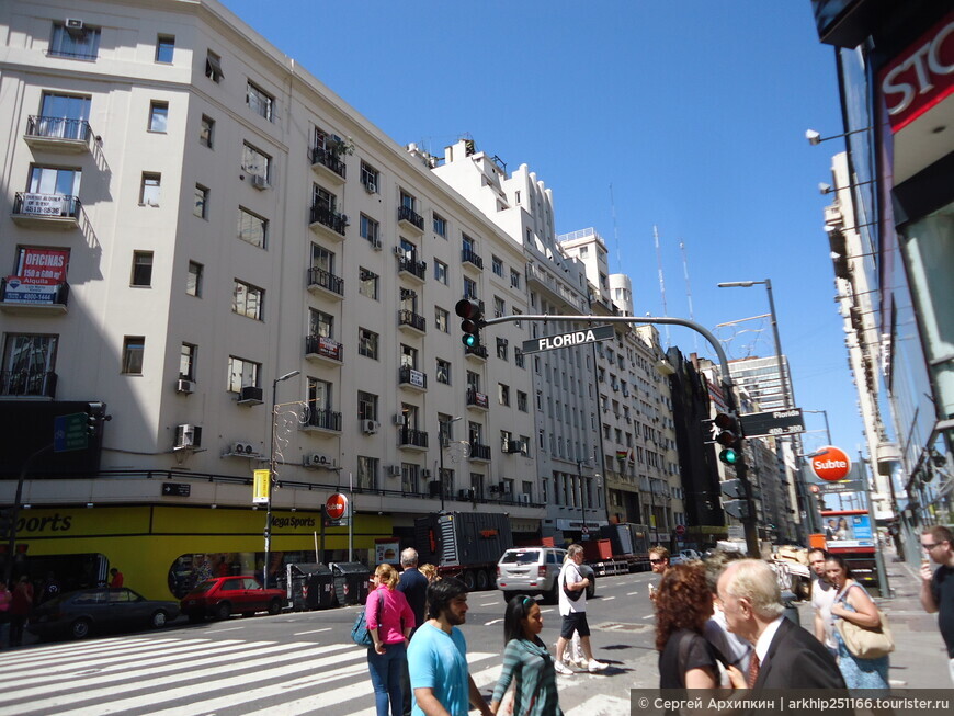 Театральный проспект Коррьентес в Буэнос-Айресе