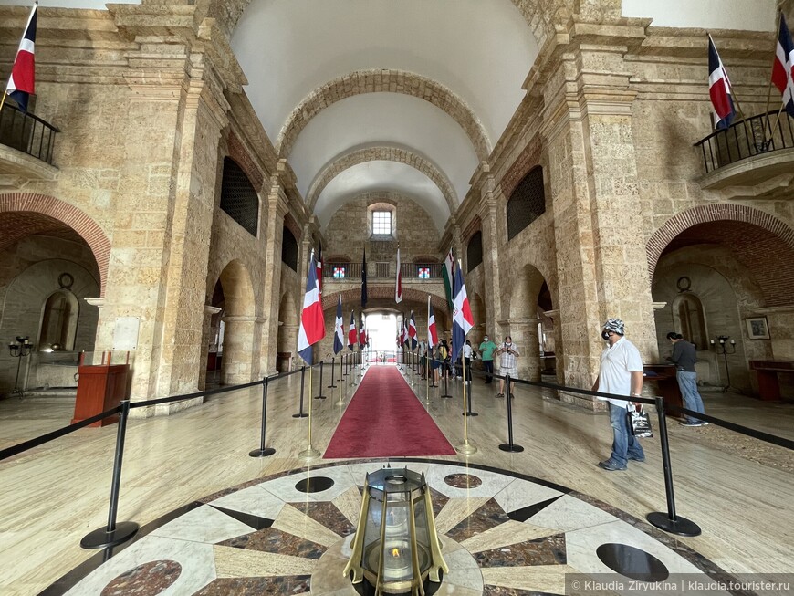 Национальный пантеон Доминиканы в здании церкви Иезуитов