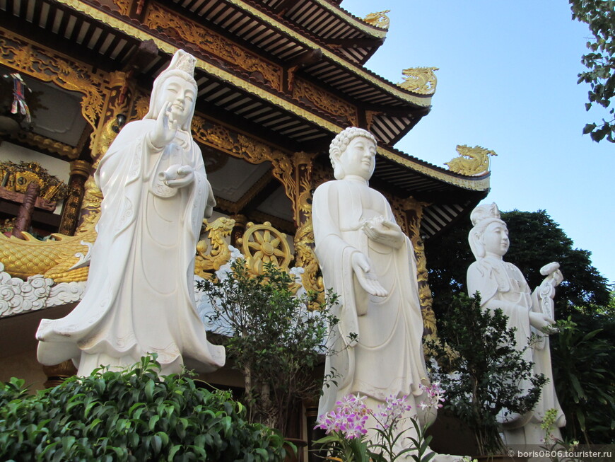 Нестандартный вьетнамский монастырь в центре столицы