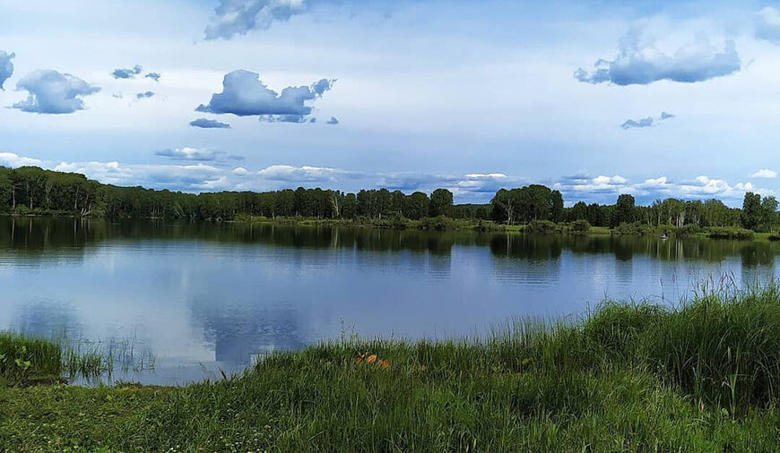 Озеро в селе Глубоком Кемеровской области