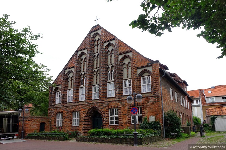 Церковь евангельский Пробстей построена в готическом стиле в 1292 году. Это всё, что осталось от монастыря Ольденштадт.