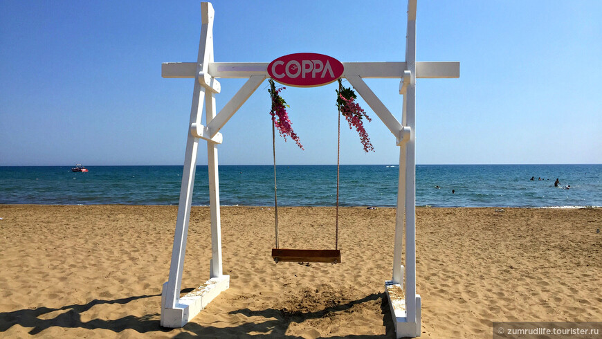 качели на пляже Coppa