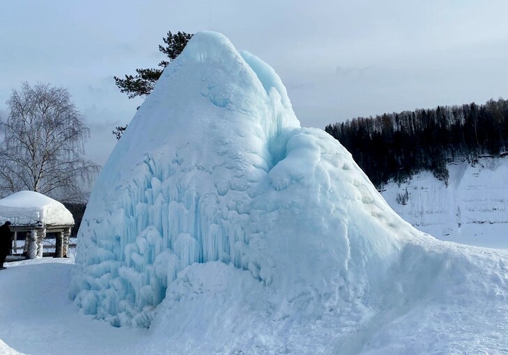 Ледяной фонтан в Опоках