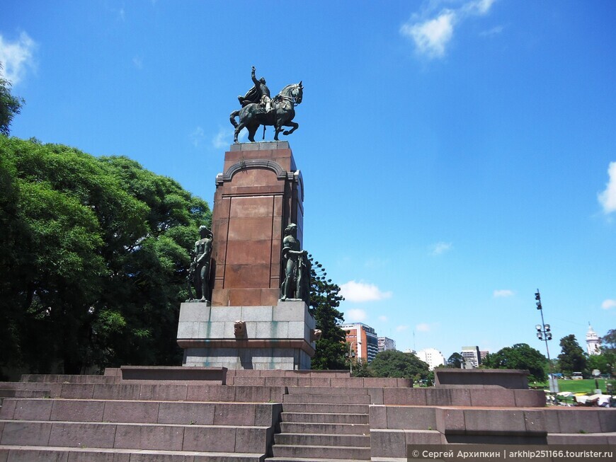 Знаменитое кладбище Реколета в Буэнос-Айресе