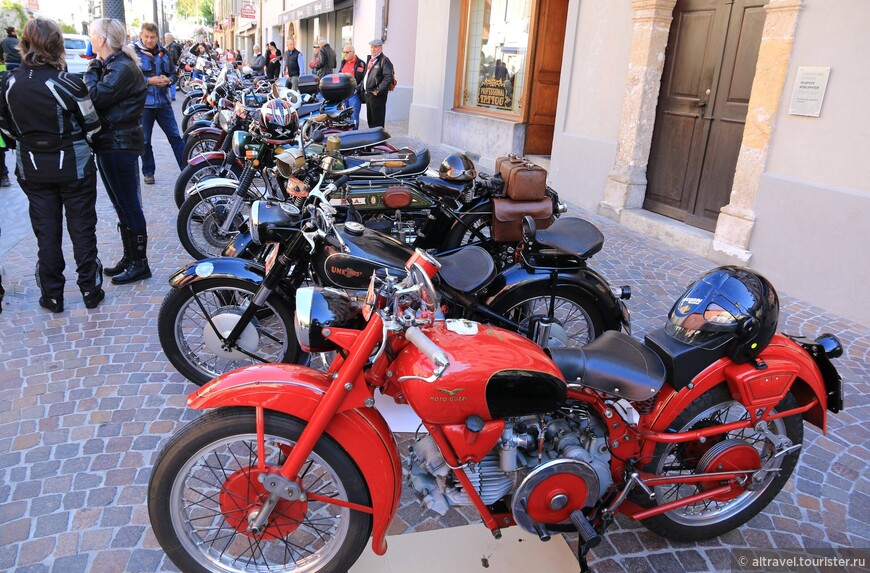 Старые мотоциклы в Сьоне.