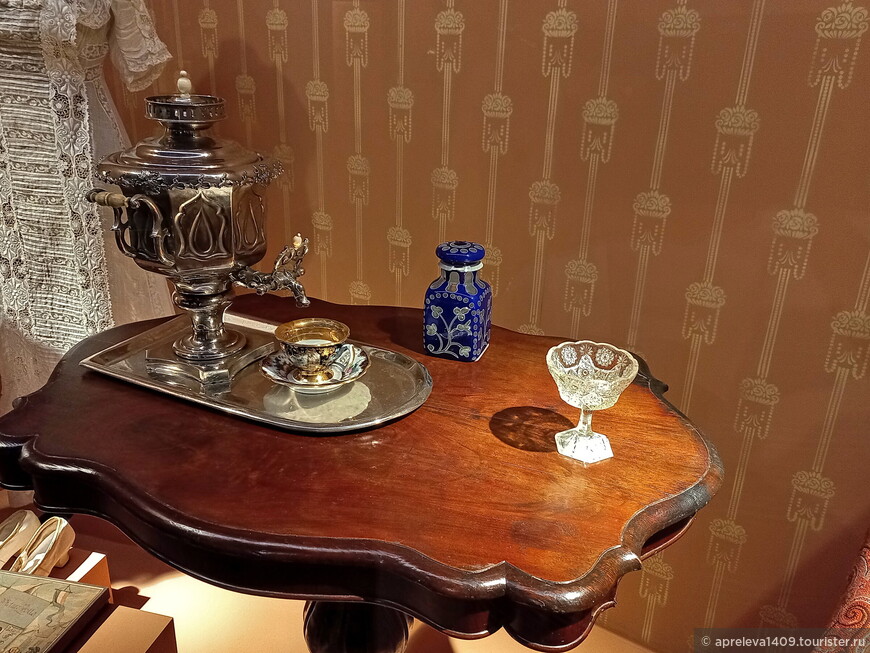 Чайный стол в дворянском доме.
