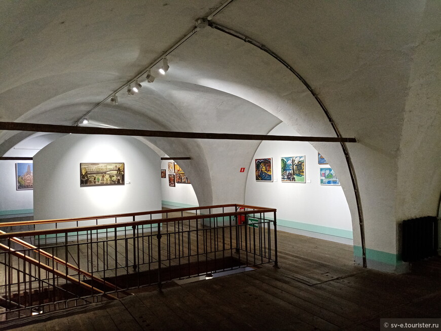 «Стихи-я-Петербург» или 30 лет коллекции музея у Львиного моста. Часть 1. Здание и двор