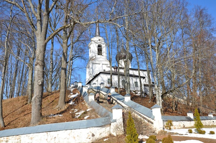 Успенский собор в Святогорском монастыре Пушкинских гор