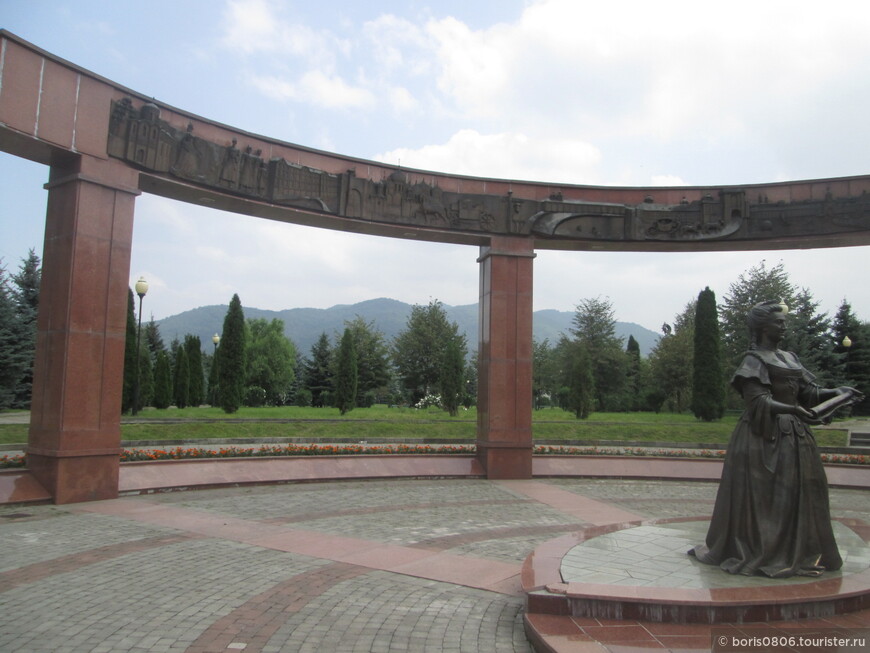 Мемориал Славы — могилы знаменитых осетин и памятник Екатерине II