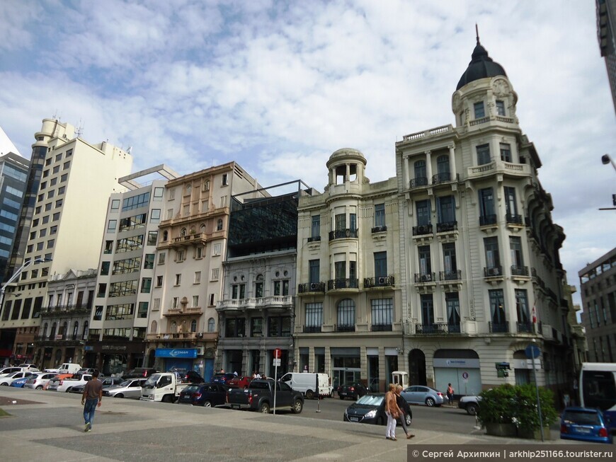 Площадь Независимости в Монтевидео — главная площадь Уругвая