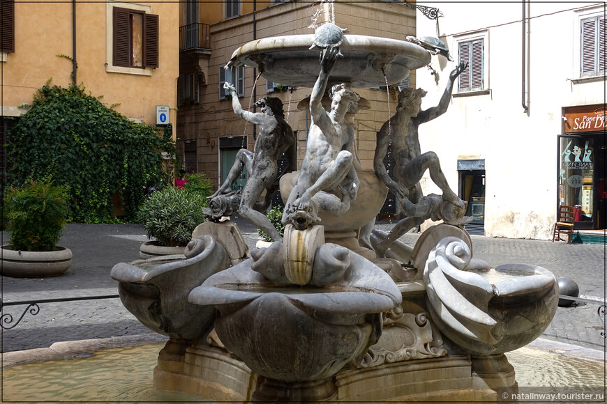 Фонтан черепах (итал. Fontane delle Tartarughe) на площади Маттеи (итал. Piazza Mattei)