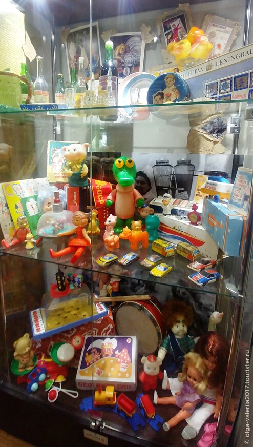 Детские игрушки и другие предметы  обихода   Советского периода.