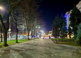 Украина: город Херсон днём и ночью