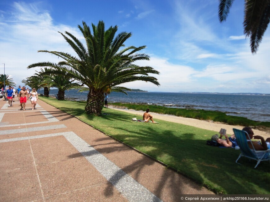 Пляж Иглесис на уругвайском курорте Пунта-дель-Эсте на 1 января