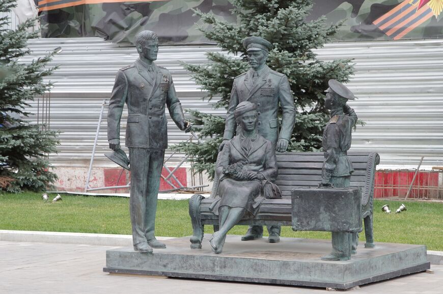 Памятник, посвященный героям фильма «Офицеры»