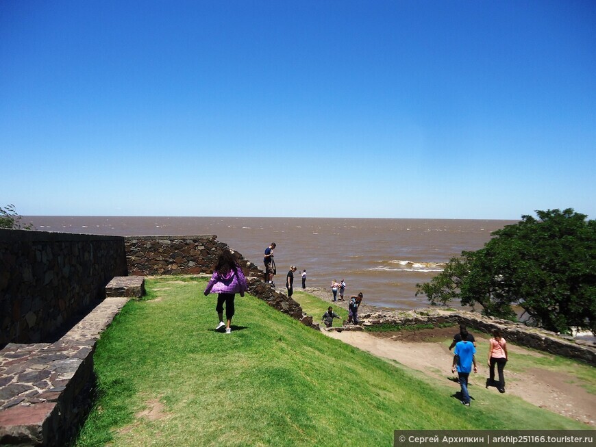 Старинный форт 17 века в Колонии-дель-Сакраменто в Уругвае