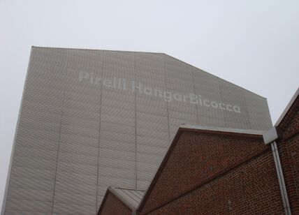 Галерея Pirelli HangarBicocca (2).jpg