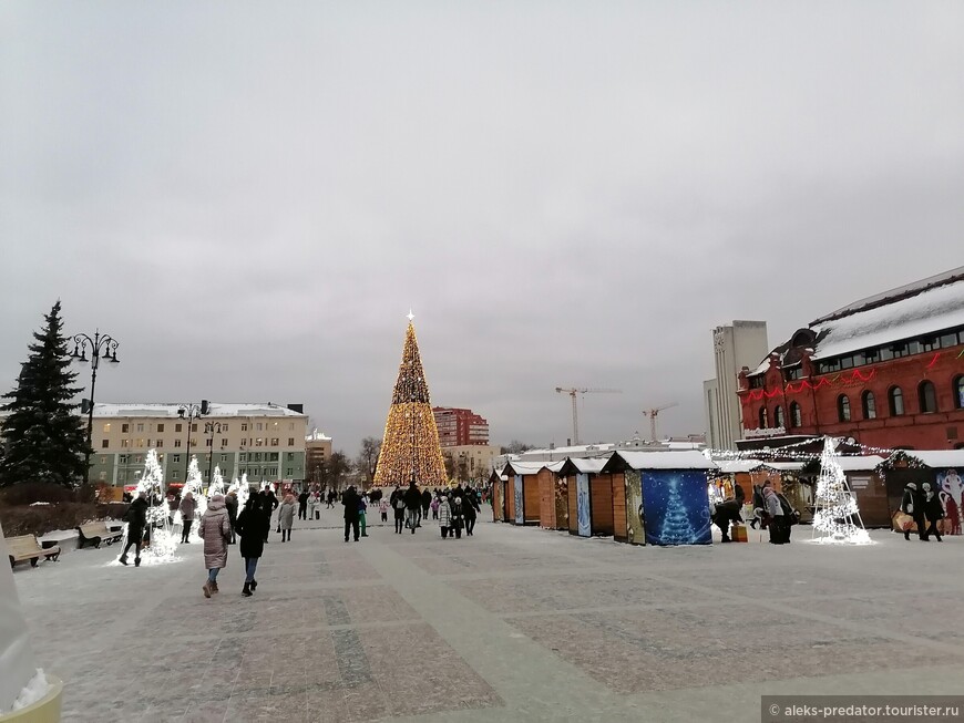 Яркое новогоднее настроение на Площади Ленина в Пензе
