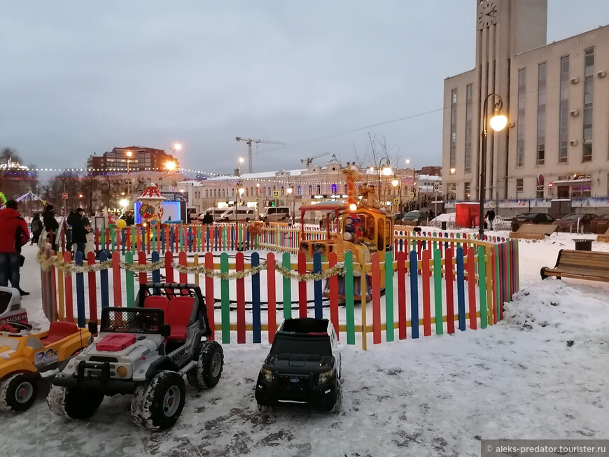 Яркое новогоднее настроение на Площади Ленина в Пензе