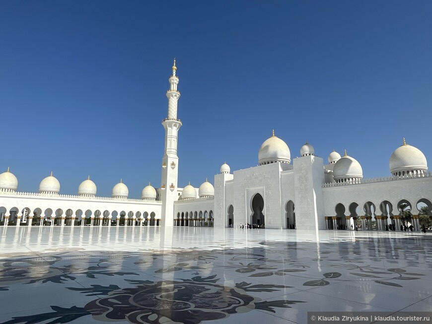 Главная мечеть ОАЭ, по 3 параметрам занесенная в Книгу Рекордов Гиннесса.