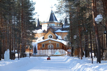 В Вологодской области ограничили въезд в вотчину Деда Мороза 