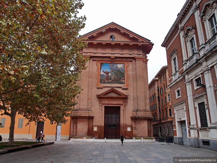 Базилика Сан-Франческо на одной из театральных площадей - пьяцца Виттория.
