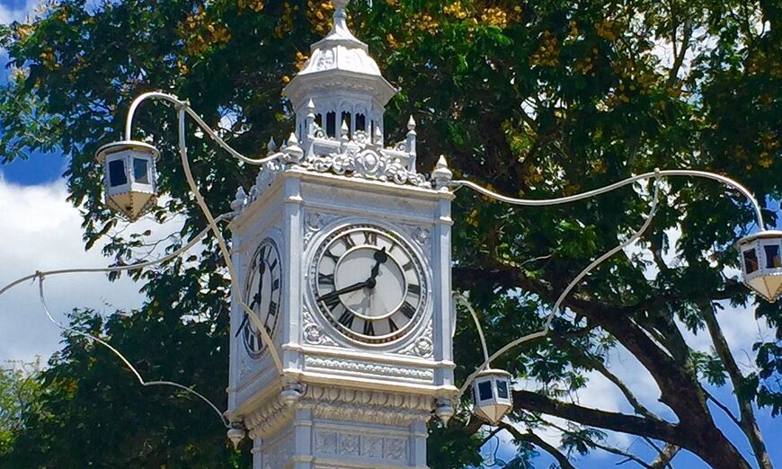 Часовая башня в Виктории
