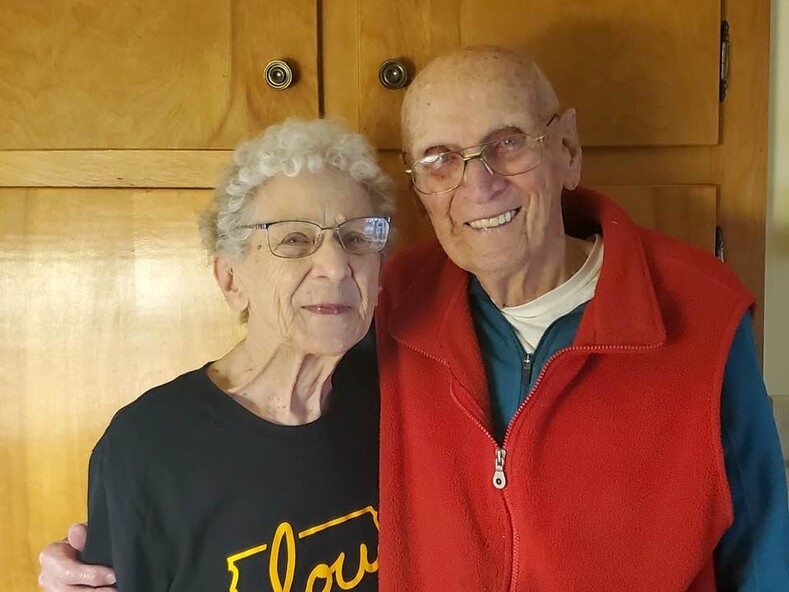 Пожилая пара из США повторила свою свадьбу спустя 77 лет, чтобы сделать фотографии церемонии для семейного альбома