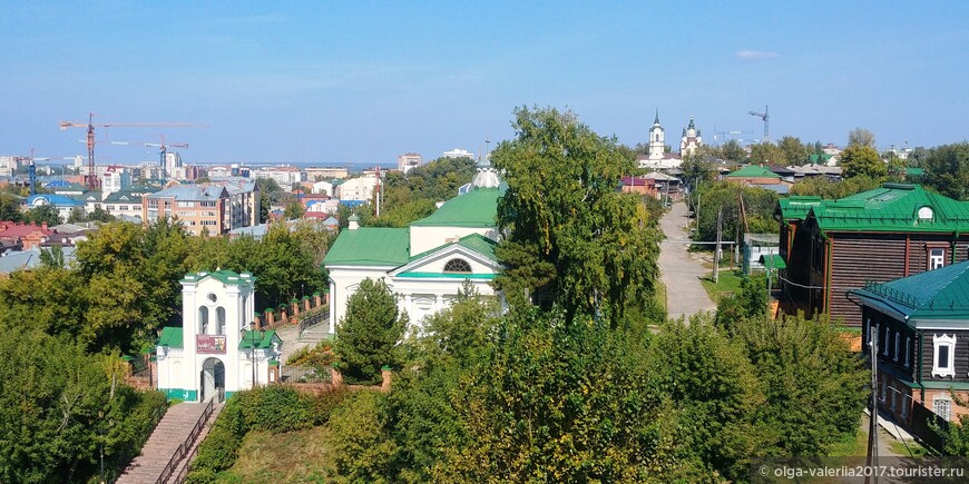Вид  на Воскресенскую гору со смотровой площадки Музея истории Томска.