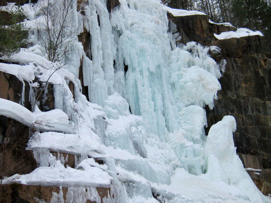 Ледяной водопад <br/> на Столбах в Красноярске