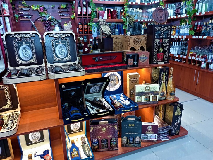 Ассортимент алкогольных напитков в фирменных бутиках Дагестана