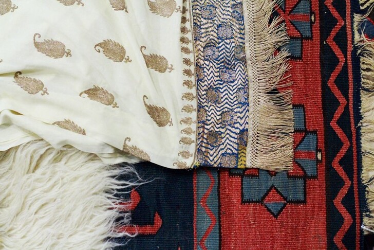 В Дагестане можно купить красивые шали ручной работы