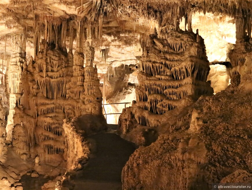 В пещере Лемана.