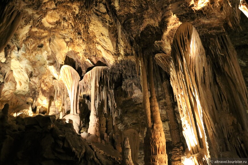 Гордость пещеры Лемана - так называемые «парашюты».