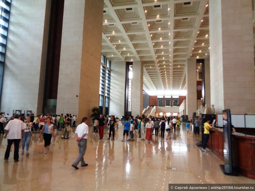 Национальный музей Китая в Пекине — самый большой и самый посещаемый музей в Мире