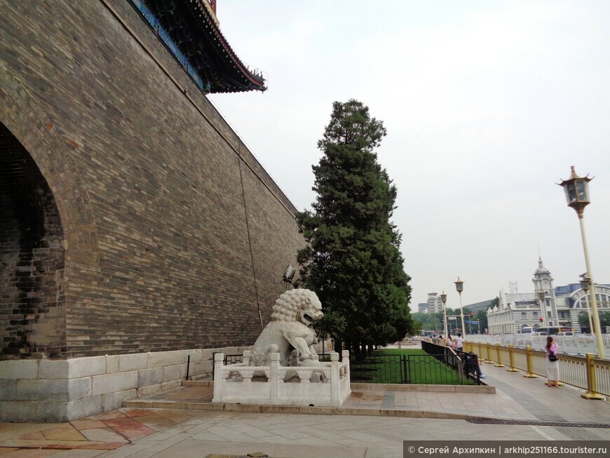 Средневековые Главные Солнечные ворота в Пекине