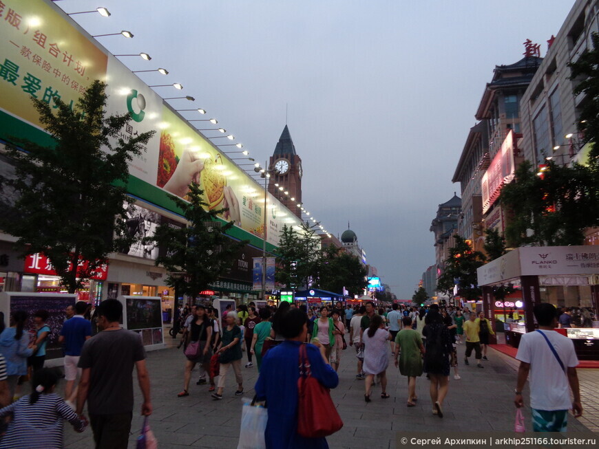 Самая знаменитая торговая улица Пекина — золотая улица Ванфуцзин