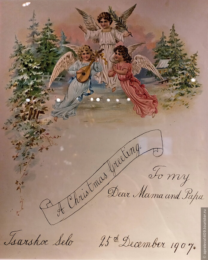 Поздравительная открытка великой княжны Марии императрице Александре Федоровне и императору Николаю II. 1907
Меня сначала удивил английский язык, потом вспомнила, что принцесса Алиса после смерти матери большей частью жила у бабушки, королевы Виктории. Была, кстати, любимой внучкой королевы, которая звала Алису  Sunny. 