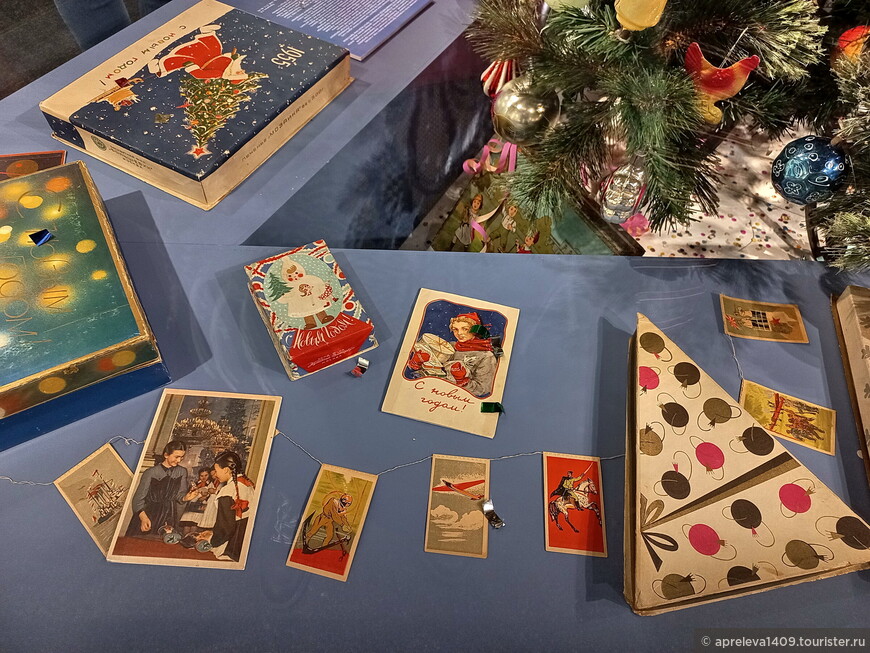 Открытки, подарочные коробки, флажки советского времени