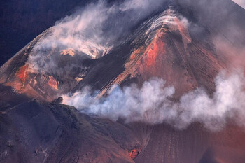 Вулкан на острове Пальма затихает после нескольких месяцев извержения