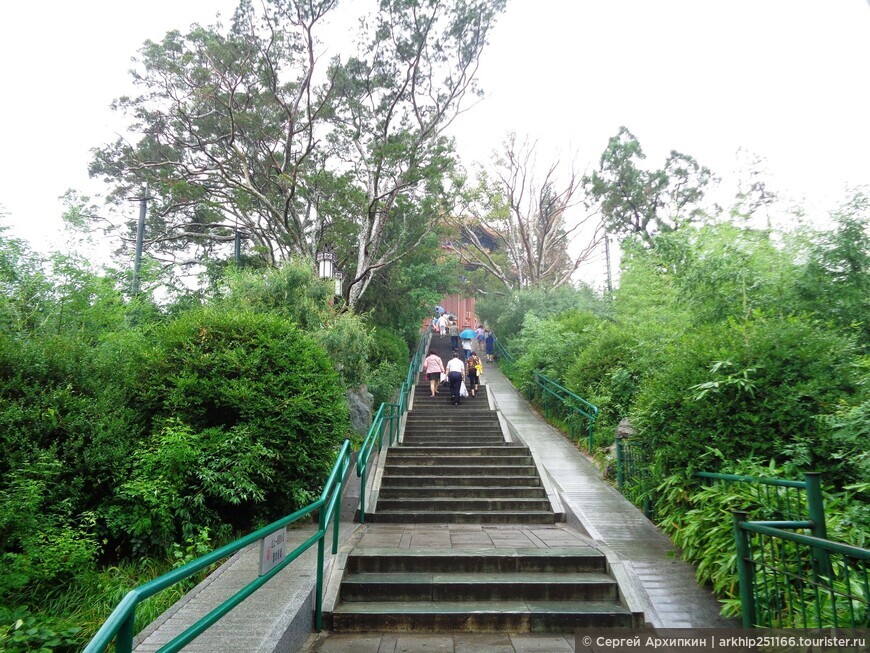 Парк Цзиншань — там, где в 1644 году повесился китайский император