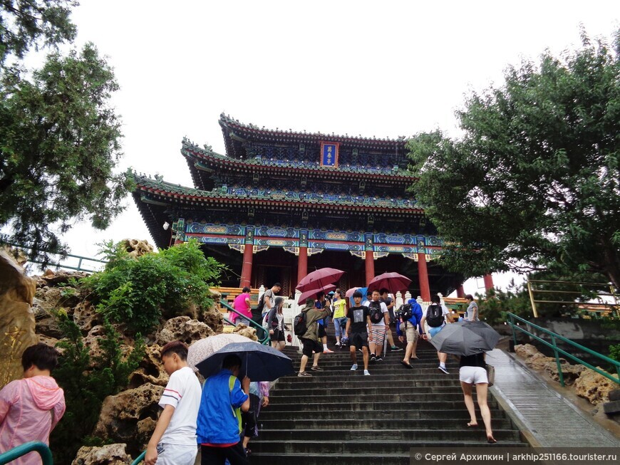 Парк Цзиншань — там, где в 1644 году повесился китайский император