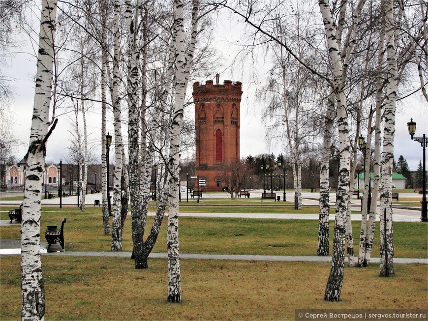 Водонапорная башня на краю Красной площади. Тобольск, 2013